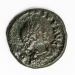 Numismática - Peça para estudo e devida classificação proveniente de acumulação - O antigo proprietário adquiriu peças por toda a Europa, porém nunca as classificou, apenas agrupava. Aconselhamos análise apurada. Boa sorte!! Acreditamos que romana. 1,4g e 12mm - Perfeita