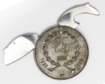 Medalha Miller & Cia Ltda - São Paulo, Brasil - 1931-1956 - 25 anos. Faca e abridor, peça muito apreciada, 38mm - 74 com as duas partes abertas