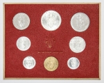 Numismática Vaticano - Oportunidade para completar sua coleção - Vamos oferecer individualmente várias datas. Cartela com 8 moedas incluindo 500 liras em prata - Cartela oficial com crescente valorização. Oportunidade! 1977, ano XV.