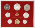Numismática Vaticano - Oportunidade para completar sua coleção - Vamos oferecer individualmente várias datas. Cartela com 8 moedas incluindo 500 liras em prata - Cartela oficial com crescente valorização. Oportunidade! Ano IX - 1971