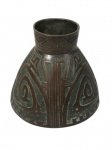 Belíssimo e curioso vaso, produzido em bronze, com decorações marajoara, produzido pela Casa da Moed