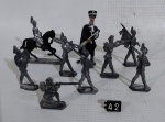 SOLDADINHO DE CHUMBO - Lote contendo 9 antigos bonecos de chumbo. Medindo aprox. 6,5cm de altura o maior.