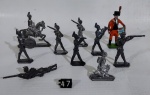 SOLDADINHO DE CHUMBO - Lote contendo 10 antigos bonecos de chumbo. Medindo aprox. 7cm de altura o maior.