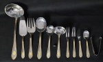 ALEMANHA - EDELSTAHL ROSTFREI Conjunto para servir composto por onze(11) peças em aço inox, com detalhes em ouro 23/24ct. 150,0050- ALEMANHA - EDELSTAHL ROSTFREI Conjunto para servir composto por onze(11) peças em aço inox, com detalhes em ouro 23/24ct.