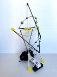 Escultura abstrata feita de madeira com detalhes nas cores preto, branco e amarelo com belos acabamentos. Obra única, assinado HDG no fundo. Dimensões: 45 cm altura. Recentemente, descobri minha paixão por criar esculturas abstratas, utilizando hastes de madeira e diversos tipos de materiais. Cada peça é uma combinação única de formas e cores, onde a simplicidade do material encontra a complexidade da criatividade. Meu trabalho busca criar composições artísticas que instigam a imaginação e despertam novas perspectivas.