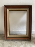 Moldura de madeira para tela. Sinais de desgaste. Dimensões: 70 cm 50 cm (aproximadamente).