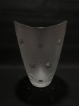 Vaso Italiano de vidro. Decorado com esferas sobressalentes.  Dimensões: 20 cm.