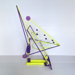 Escultura abstrata feita de madeira com detalhes nas cores amarelo limão e violeta, com belos acabamentos. Obra única, assinado HDG no fundo. Dimensões: 40 cm x 28 cm x 28 cm. Recentemente, descobri minha paixão por criar esculturas abstratas, utilizando hastes de madeira e diversos tipos de materiais. Cada peça é uma combinação única de formas e cores, onde a simplicidade do material encontra a complexidade da criatividade. Meu trabalho busca criar composições artísticas que instigam a imaginação e despertam novas perspectivas.