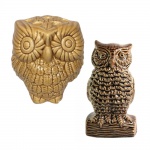 Parte de coleção com duas corujas de porcelana esmaltada. Dimensões: 13 cm x 12 cm x 13 cm ( maior peça).
