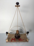 M C . Marcelo Conceição - artista popular atuante no Rio de Janeiro. (Niterói 1966). Escultura nas dimensões 35 cm x 25 cm x 20 cm. Morador de rua por 11anos, catador de materiais abandonados pela cidade que descobriu nesses descartes o material para criação de suas magníficas esculturas. Grande artista , maravilhoso ser humano. Marcelo é a grande revelação da arte popular no Rio Janeiro.