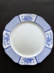 Antigo prato de coleção de origem Inglesa. Dimensões: 22 cm.