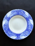 Antigo prato de coleção de origem Inglesa. Dimensões: 22 cm.