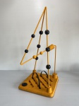 Escultura abstrata feita de madeira com detalhes nas cores preto e amarelo com belos acabamentos. Obra única, assinado HDG no fundo. Dimensões: 33 cm x 20 cm x 20 cm. Recentemente, descobri minha paixão por criar esculturas abstratas, utilizando hastes de madeira e diversos tipos de materiais. Cada peça é uma combinação única de formas e cores, onde a simplicidade do material encontra a complexidade da criatividade. Meu trabalho busca criar composições artísticas que instigam a imaginação e despertam novas perspectivas.