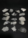 Lote com cristais de Quartzo de diversos tamanhos. Dimensões: 7 cm (maior peça).