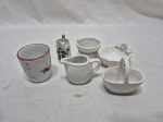 Lote de 6 miniaturas decorativas em porcelana. Medindo a maior 5cm de altura.