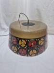 Lindo lustre de teto em fibra de vidro colorida, decorada com flores. Medindo 41cm x 20cm de altura.