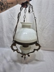 Lindo lustre de teto em bronze com vidro de opalina. Medindo 65cm de comprimento, cupula 22,5cm x 18cm.