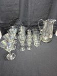Lote de jarra com 4 taças abertas, 4 taças de vinho branco , 4 taças de licor e 3 copos de suco em cristal furtacor lapidado.  Medindo a jarra 22cm de altura, copo 7,5cm x 13,5cm de altura, jarra com pequeno bicado.