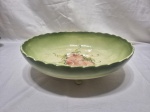 Lindo centro de mesa, fruteira em porcelana com pintura floral. Medindo 33cm x 26cm x 10cm de altura.