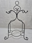 Lindo organizador de pratos em ferro torcido. Medindo 28cm x 44cm de altura.