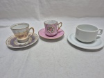Lote de 3 xícaras de café em porcelana para colecionador.