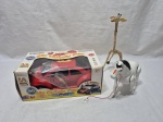 Lote de brinquedos, composto de carrinho My Cutely Car, girafa e cavalo. Medindo a girafa 24cm de altura. Carrinho precisa de conserto.