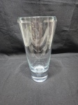 Lindo vaso floreira em grosso cristal Nachtmann incolor com base pesada. Medindo 12,5cm x 25,5cm de altura.