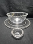 Bowl com presentuir e pequena cumbuca em vidro com borda bolinha. Medindo o bowl 24cm x 10cm de altura.