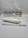 Faca elétrica Black&Decker SlimGrip EK100 funcionando perfeitamente.