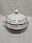 Sopeira, legumeira com 2 alças em porcelana Real flores azuis. Medindo 19,5cm x 10cm de altura.
