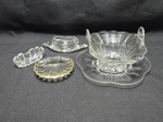 Lote de molheira com presentuir, cinzeiro e petisqueiras em vidro moldado incolor. Medindo o  bowl 17cm x 13cm x 10cm de altura.