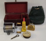 ANTIGA CARRETILHA DE PESCA DE FABRICAÇÃO AMERICANA MARCA TRUMP Nr. 1943 MADE IN U.S.A. - PEÇA LINDA