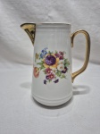 Linda jarra em porcelana portuguesa Vista Alegre floral com ouro. Medindo 18,5cm de altura., com fio de cabelo.