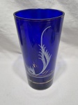 Lindo vaso floreira em cristal azul cobalto canelado pintado. Medindo 13cm x 24cm de altura.