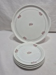 Jogo de servir bolo com 3 pratinhos em porcelana Renner floral com friso ouro. Medindo o prato de servir 28cm de diâmetro.