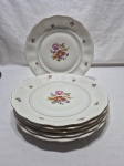 Jogo de 6 pratos de mesa em porcelana polonesa floral com friso ouro. Medindo 25cm de diâmetro. Leve desgaste na douração.