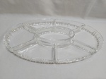 Jogo de 7 petisqueiras em cristal lapidado, as peças se acoplam. Medindo a petisqueira central 15cm x 8,5cm x 4cm de altura.
