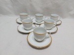 Jogo de 6 xícaras de café em porcelana Steatita friso ouro. Medindo a xícara 6cm x 5,5cm de altura. Leve desgaste no friso.