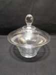 Compoteira redonda em demicristal feito na Indonesia canelado. Medindo 18cm x 9,5cm de altura.