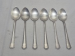 Jogo de 6 colheres de sobremesa em prata 90 Wolff, modelo grego. Medindo 17,5cm de comprimento. Necessita de limpeza.