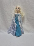Boneca da Disney, princesa Elsa do filme Frozen, fabricado pela Hasbro, oficial. Medindo 30cm de altura.