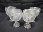 Jogo de 4 taças para coquetel de camarão em vidro moldado padrão pontas de diamante. Medindo 10cm x 15cm de altura.