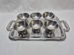 Bandeja com 6 taças de sobremesa em aço inox. Medindo a bandeja 43cm x 25cm.