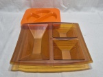 Lote de 2 petisqueiras com 3 divisões em acrílico. Medindo a maior 30cm x 30cm x 4cm de altura.