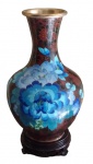 Antigo e raro vaso em Cloisonné, todo em bronze, pintado a mão com cenas orientais e filetes de ouro