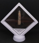 CAPSULA PROJETIL FUZIL CARABINA VZ 24 UTILIZADO NA REVOLUÇAO CONSTITUCIONALISTA DE 1932 - MEDINDO 57MM DE COMPRIMENTO E 10MM DE DIAMETRO - PESO 10,9 GRAMAS - ENCONTRADO COM DETECTOR DE METAIS EM TRINCHEIRA PAULISTA NA CIDADE DE ITAPIRA, DIVISA COM MINAS GERAIS - ACOMPANHA DISPLAY - EM OTIMO ESTADO CONFORME FOTOS
