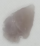 PONTA DE FLECHA/LANÇA EM PEDRA - PERIODO NEOLITICO - ITEM RARO - MEDINDO 35 X 25MM - ENCONTRADA EM MALI - CONTINENTE AFRICANO - IDADE DA PEDRA - ADQUIRIDA DE COLEÇAO PARTICULAR NOS EUA - DATADA ENTRE 6.000 A 3.500 ANOS AC. - CONFORME FOTOS - ACOPANHA EXPOSITOR - NAO POSSUI COA