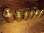 ANTIGO CONJUNTO DE 6 PESOS EM BRONZE - NO ESTADO CONFORME FOTOS - ITEM SERA ENVIADO DA BAHIA