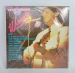 LP - Disco de Vinil - WANDO - O MUNDO ROMÂNTICO DE WANDO - 1988 - PHILIPS - Stereo - Capa e Disco Conservados. Possui encarte com as Letras das Músicas. Conforme fotos. Medida: 31 cm x 31 cm.