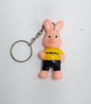 Antigo Chaveiro promocional representando Coelho Mascote das Pilhas - Duracell - Material: Borracha rígida - Medida: 5,5 cm de comprimento.